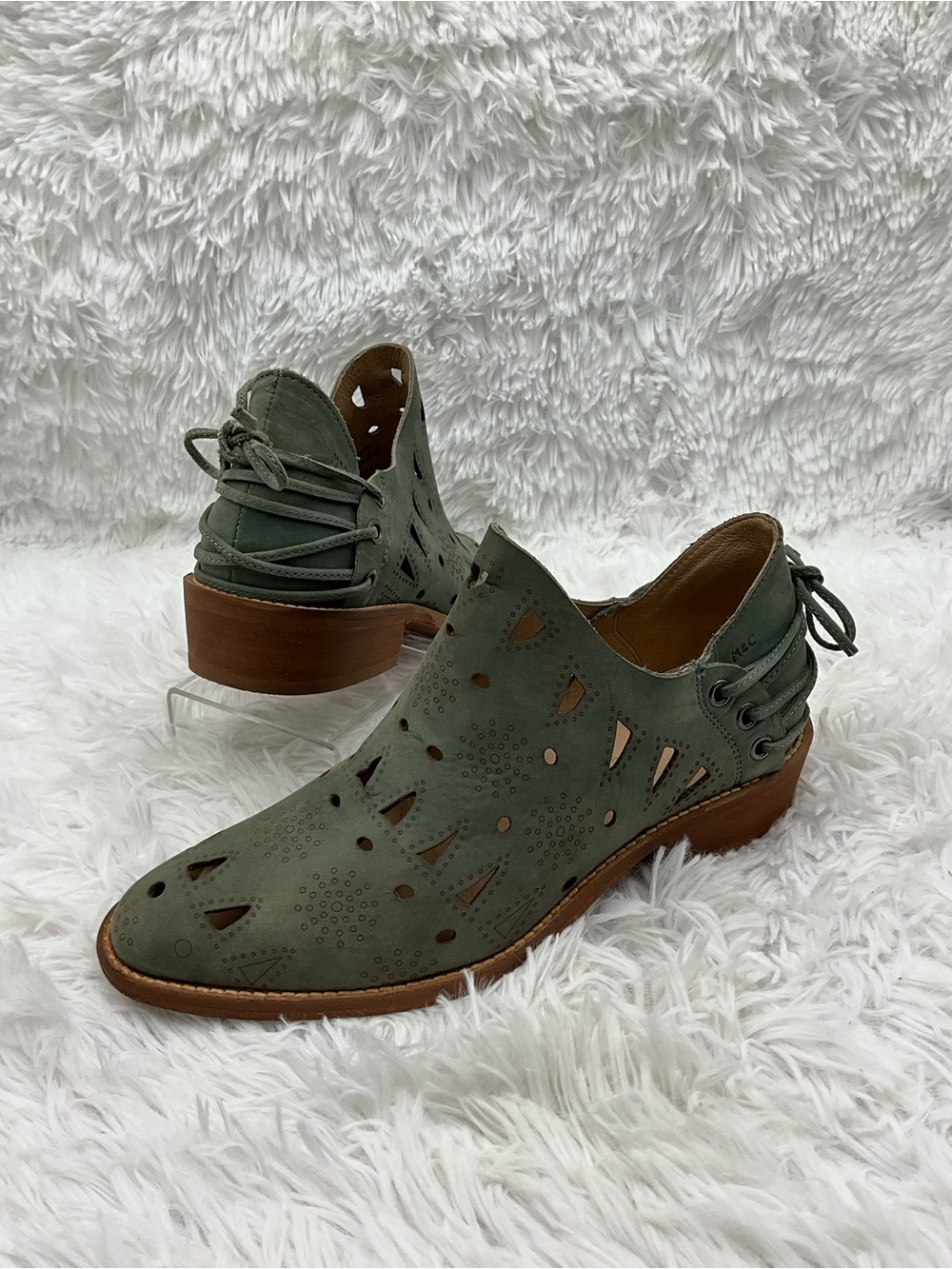 Musse & Cloud Booties Size 8 Olive Green Leather Cutout Lace-Up Accent on Heel